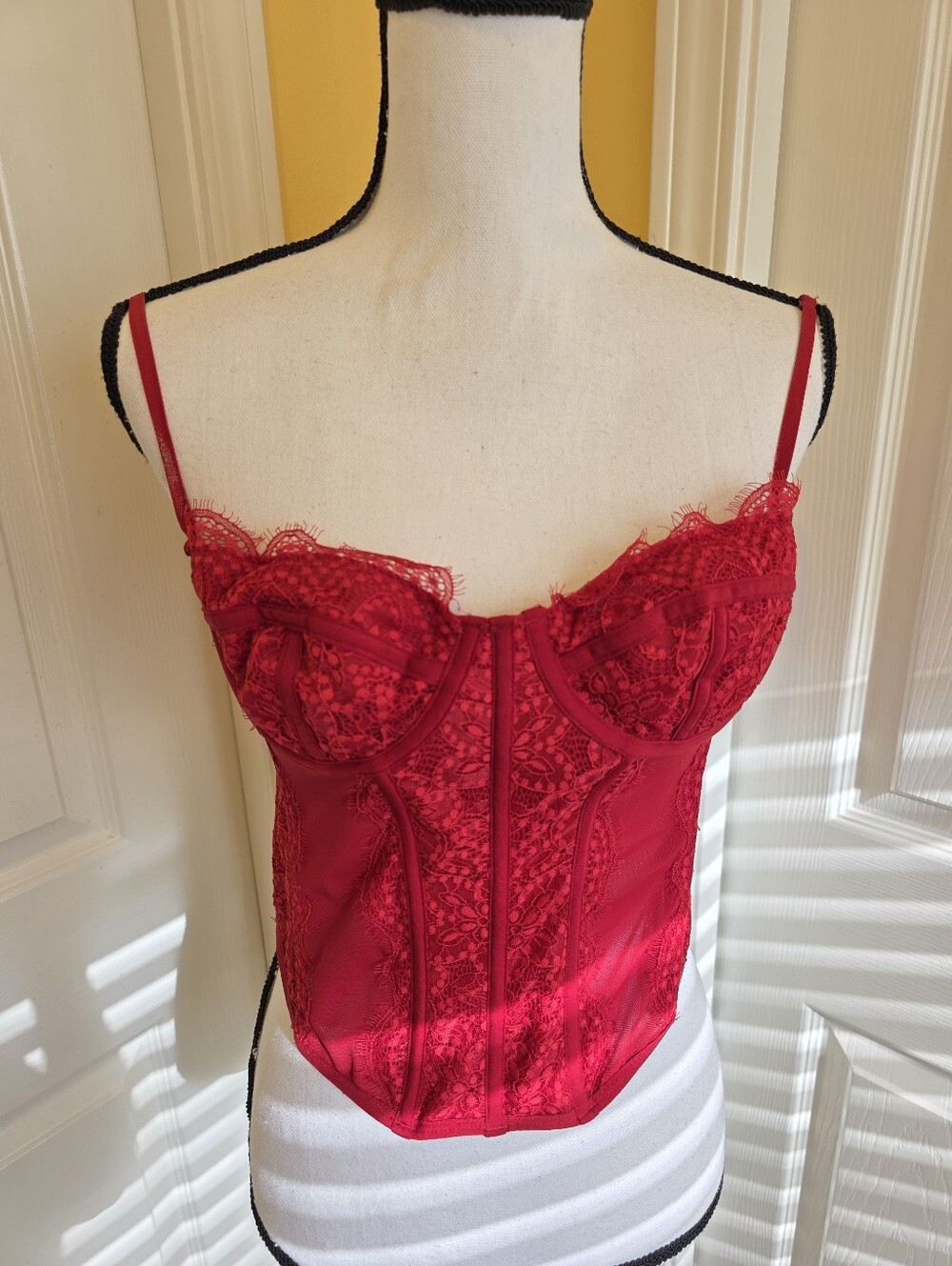 RED LACE BUSTIER , SIZE S/M